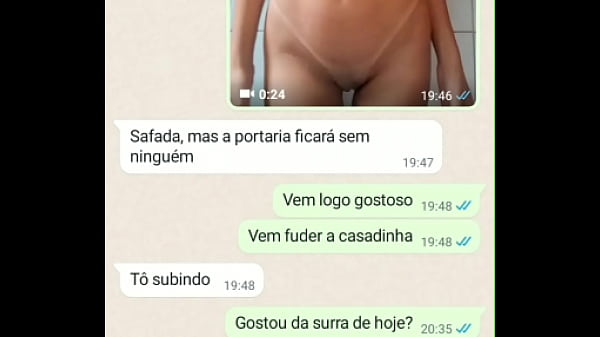 Evy Flower Aprontando Enquanto Corno Sai Para o Trabalho