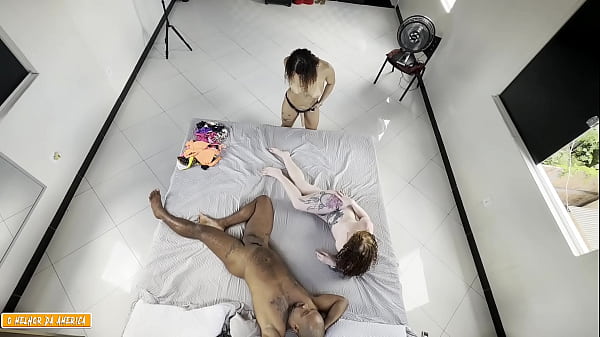 Minhas duas esposas trasando i eu entro no meio da putaria rolou DP