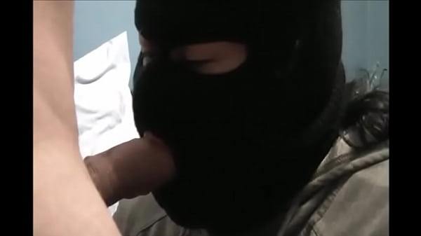 whore giving head with mask2  