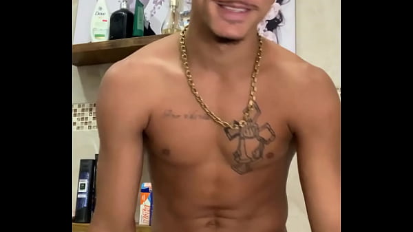 dan&ccedil;ando com a piroca dura  