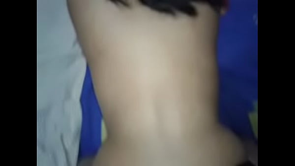 MMT vecina su primer anal hasta que se lo cumplen y la hacen gemir como puta 