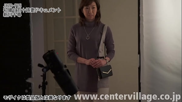 身長175センチ、モデル級の長身スタイル奥様、新川千尋さん50歳。結婚15年目の専業主婦。彼女の悩みはお見合い結婚したご主人との夜の営みのこと。