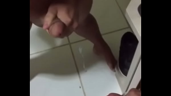 Gozada no espelho safado exibicionista