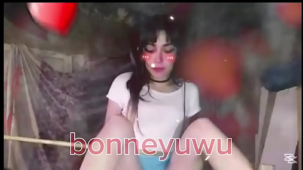 Bonneyuwu - pool. billar me masturbo con un palo de pool. garaje 