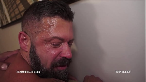 Sloppy hole filled with spooge!