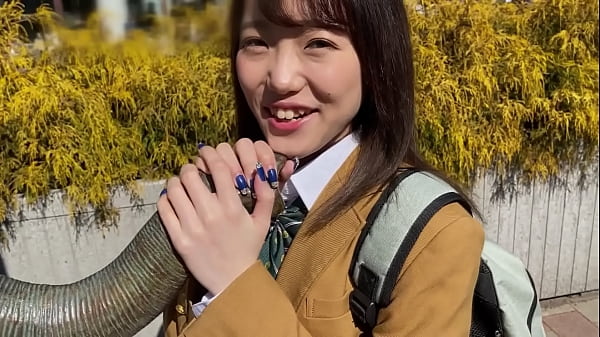 ハメ撮り　制服のままの生ハメ中出しエッチ。勝手に発情し即絶頂するどすけべ。かなりの不思議ちゃんですがエッチになるとギャップがエロい。ゴムなし生ハメ正常位で絶頂に達する。制服 素人 中出し 個人撮影 美 女子校生 可愛い　https://bit.ly/33huWX8