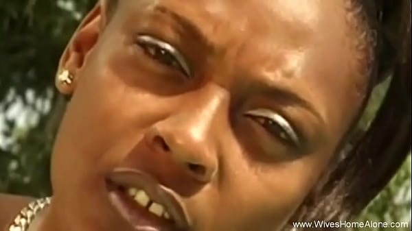 Ebony Housewife Masturbates By The Pool