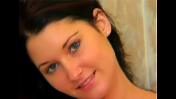 Divine floosy Daisy does something