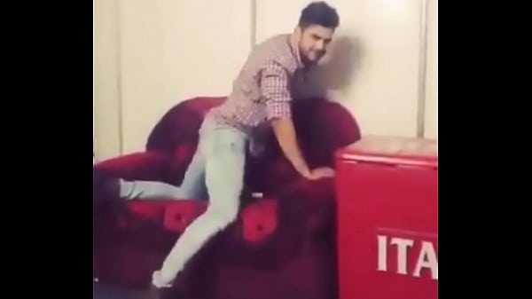 V&iacute;deo Sertanejo Henrique simulando fazer sexo - Famosos Nus