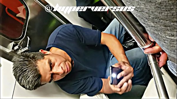 mexicana toqueteandose en el metro,se deja grabar por usuarios 