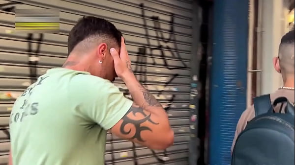 Amigo foi assaltado e levei ele pra casa. Cuidei dele direitinho, dei rola e leite pra ele melhorar. Parte I 