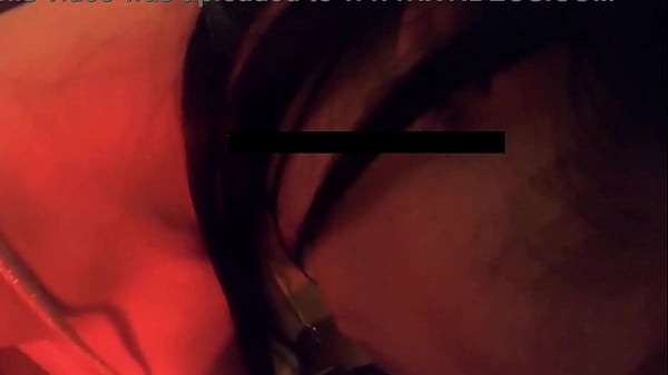 Influencer madura latina es entrevistada por un pajero universitario y se pone toda cachonda  