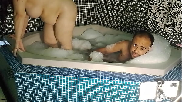 Vivi Guedez, chegou cheia de tes&atilde;o e arrastou dotado pra foder gostoso!  