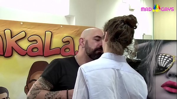 Petando un culo virgen