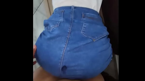 Religiosa con Falda de Jeans Ajustada Follada bien Rico