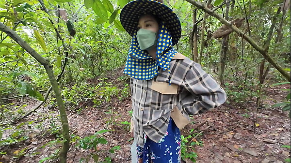 Amateur Thai villagers have sex in the forest public 4K 18