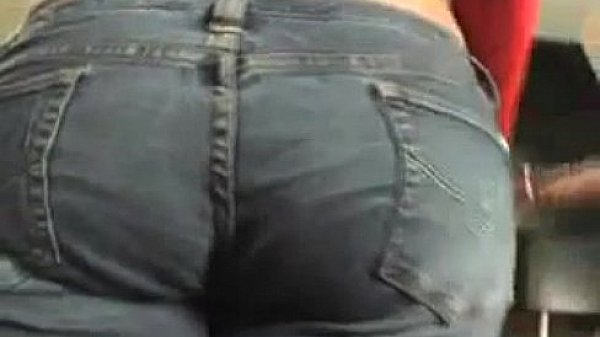 Berlin wet farting with Holly