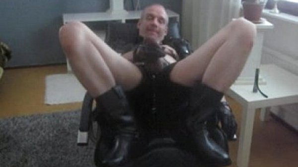 leather harness gay Juha Vantanen