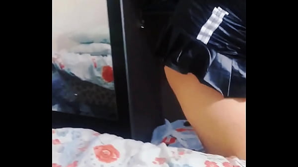 Caiu na internet, ninfeta safada Japinha mostrando a buceta mesti&ccedil;a.