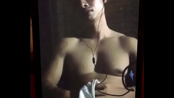 Anh trai say rượu khoe h&agrave;ng