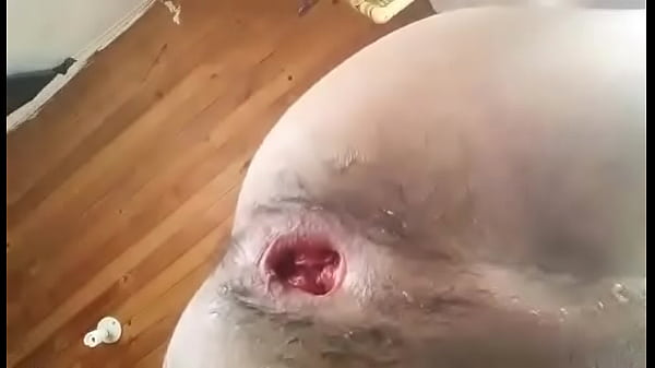 joven se abre el culo bien rico