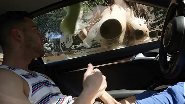 Angela White a surpris une voisine voyeuse en train de se masturber avec ses &eacute;normes seins - MOFOS21