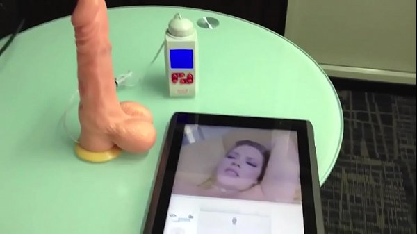 A smart dildo with Alexis Texas