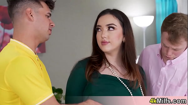 BBW housewife gets her meaty pussy filled