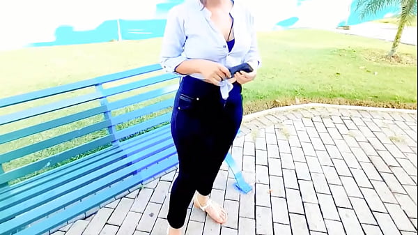 VIDEO HECHO EN CASA , Hermosa Jovencita de gran Culo Folla por dinero en el parque