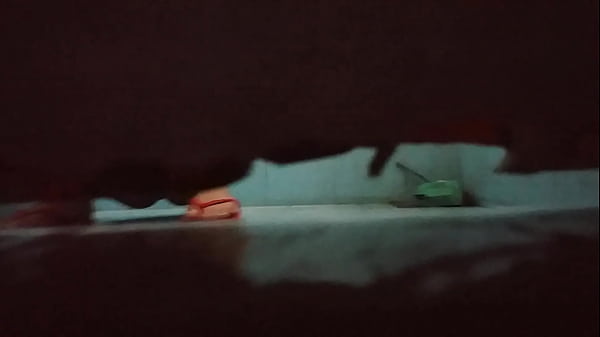 watch her to toilet !!!