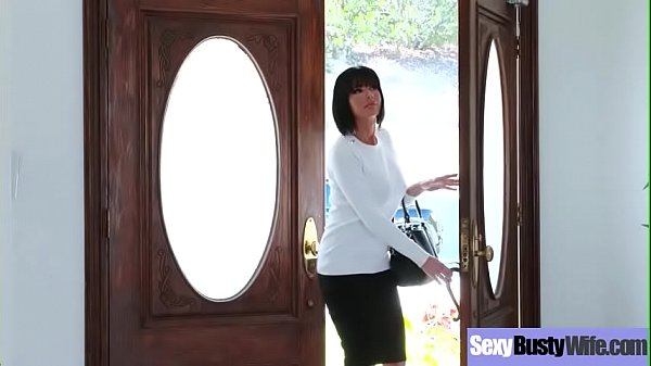 Sex Tape With Busty Naughty Housewife (Veronica Avluv) clip-28