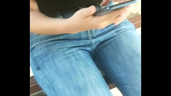 Se&ntilde;orita estudiante acepta follar hasta terminar dentro de ella