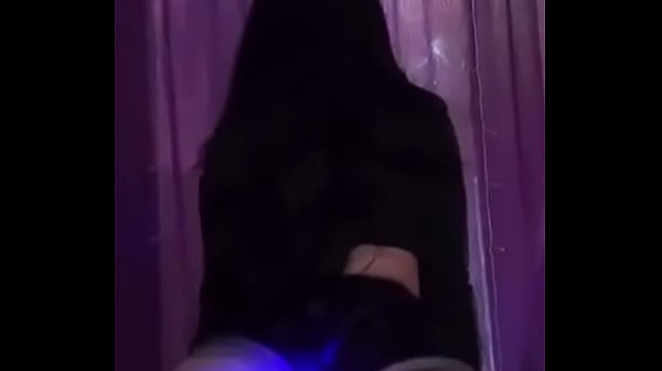 Te gusta mi culo? mirame bebe como lo muevo y decime que tal si te gusta