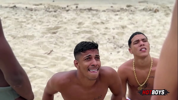 SONHEI QUE ESTAVA EM UMA PRAIA DESERTA COM V&Aacute;RIOS MACHOS