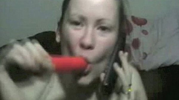 Cute and sexy camgirl Vicky Peach 