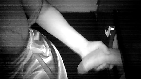 me masturbando na festa dentro da cabine