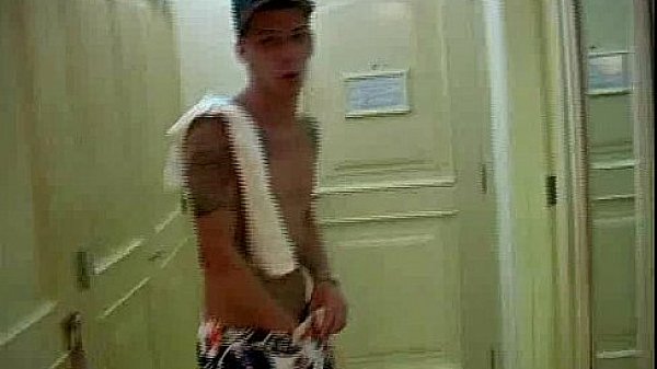 Heteros mostrando rabo a sus amigas