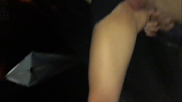 Ejacula&ccedil;&atilde;o precoce Gozou na camisinha segundos nem encostou na bucetinha e ja se melou todo pelo buraco da cabine