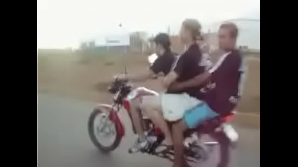 Facebook - Vid&eacute;os publi&eacute;es par Simo Laouni - Yalah Jam3o Rosskom