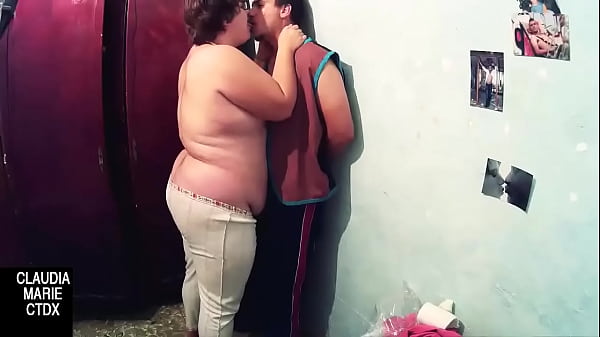 This makes a good blowjob against the wall  