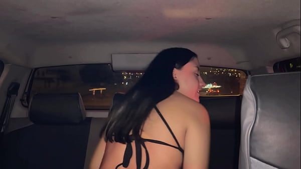 Foll&eacute; a mi conductor y dej&eacute; que se corra dentro de m&iacute; sin cond&oacute;n.