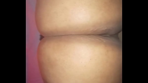 Buenaa nalgas tiene esta vecina mia