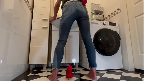 Wetting extremely Jeans and Red classic High Heels and play with Pee
