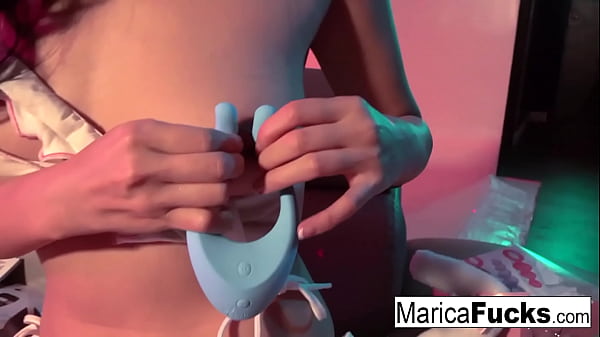 Asian babe fucks her pussy  