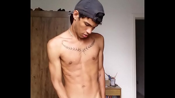 Muleke safado gozando