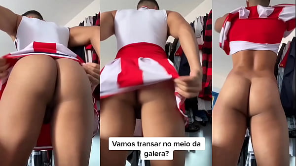 Carnaval no brasil indo para o bloco da Gloria Groove