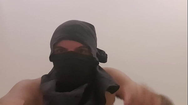 Ninja Safado dan&ccedil;a e provoca com o c&uacute;