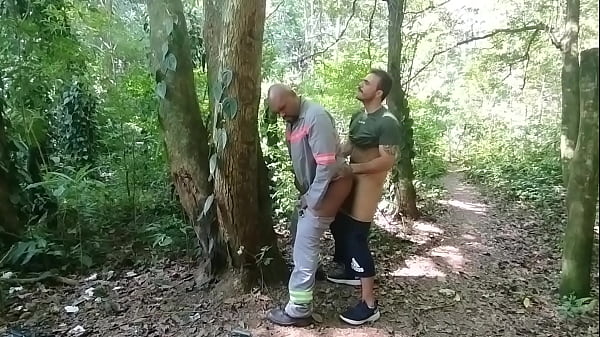 Agroboy fudeu trabalhador casado no mato  