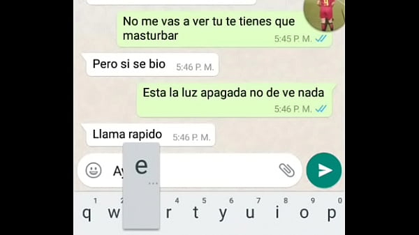 Puta se masturba por videollamada