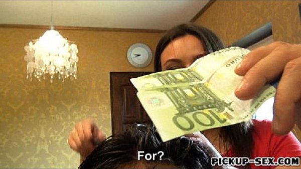 Hairdresser Akasha Cullen asshole fucked for money